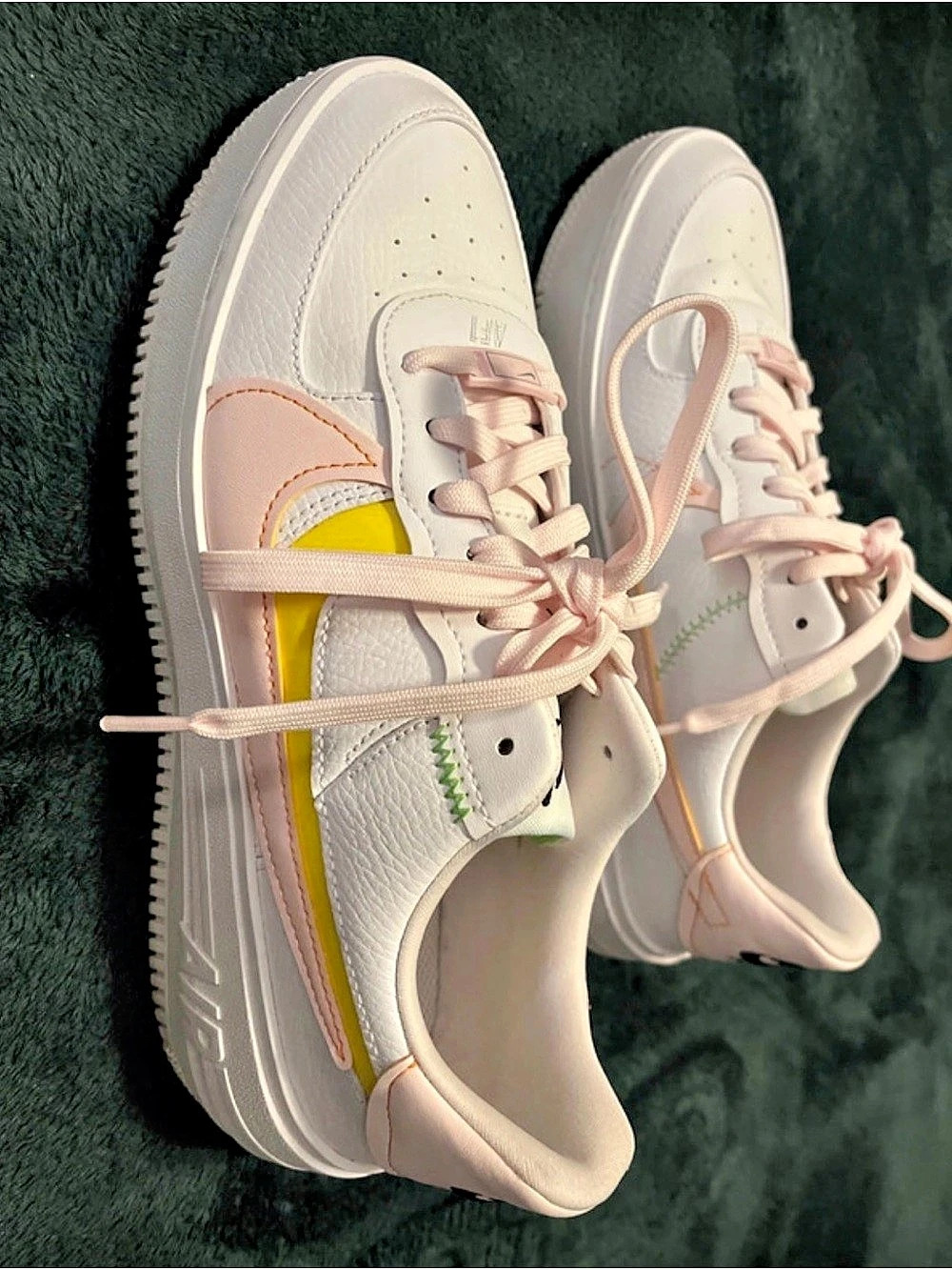 Nike Air Force 1 Sneakers in White & Pink Like New